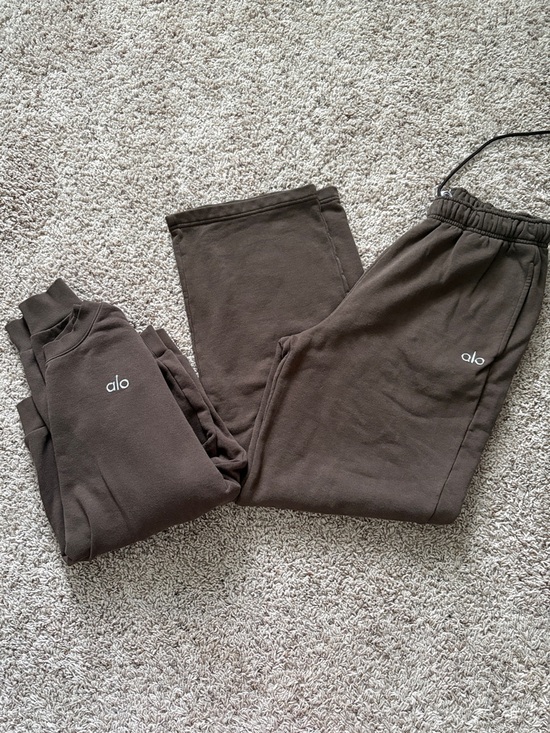 ALO Yoga Pants - ALO Accolade Set